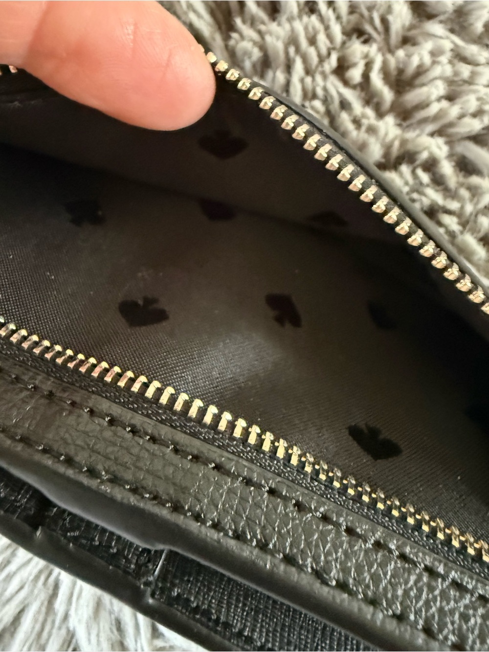 Kate Spade New York Black Leather Zip Around Wallet Spade Lining - Picture 3 of 7